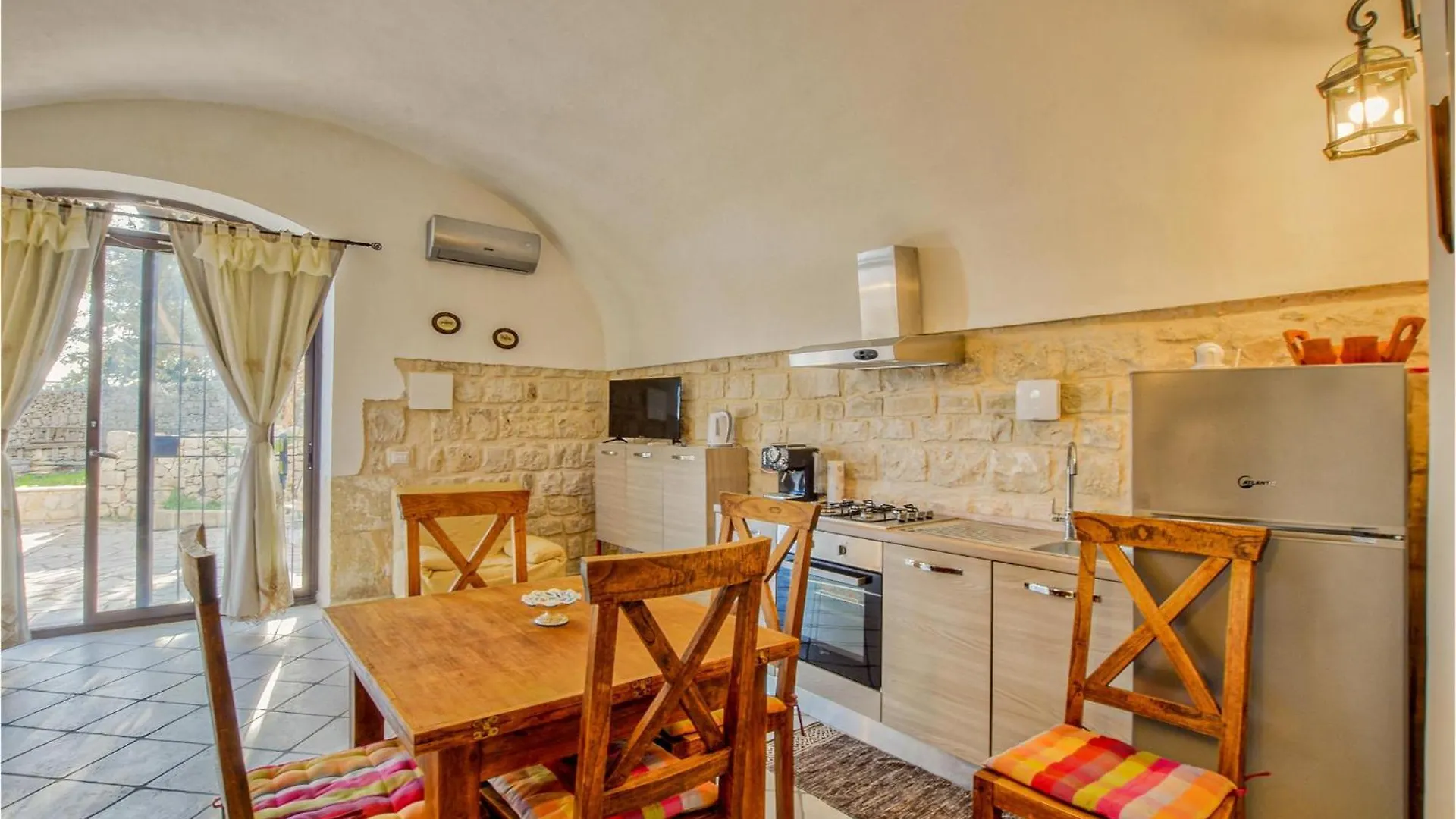 Cozy Home In Modica With Kitchenette